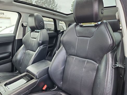 Used 2019 Land Rover Range Rover Evoque image 24