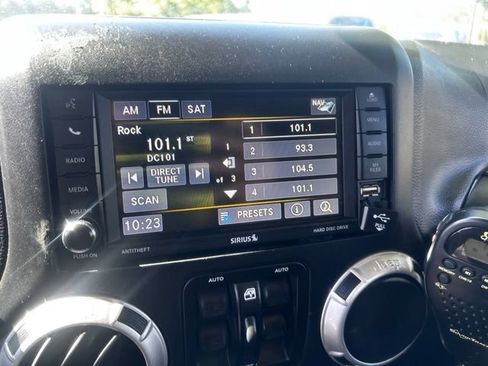Used 2016 Jeep Wrangler Unlimited Rubicon AWD/4WD image 25