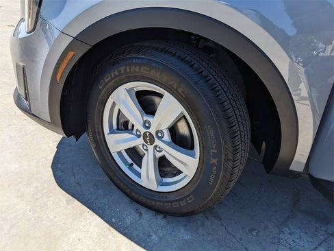 Certified 2025 Kia Sorento LX image 36