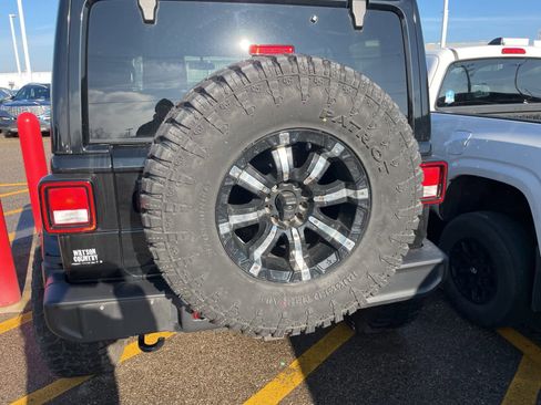 Used 2021 Jeep Wrangler Unlimited Sahara image 10