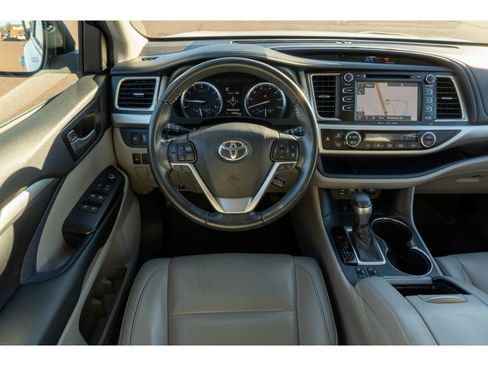 Used 2019 Toyota Highlander XLE image 21