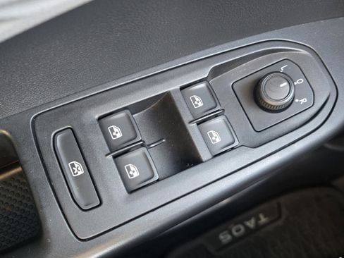 Used 2022 Volkswagen Taos S image 30