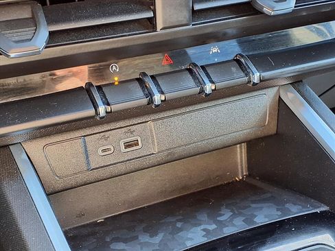 Used 2023 Chevrolet Colorado LT w/ LT Convenience Package image 8