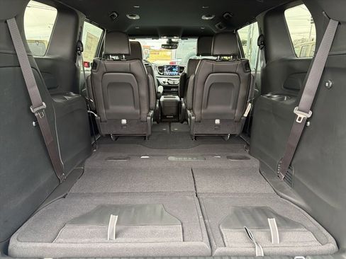 New 2026 Chrysler Pacifica Select FWD image 10