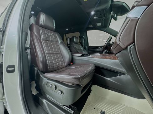 Used 2022 Cadillac Escalade Sport Platinum w/ Heavy-Duty Trailer Package AWD/4WD image 10