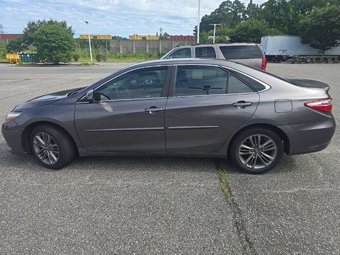 Used 2017 Toyota Camry SE FWD image 8