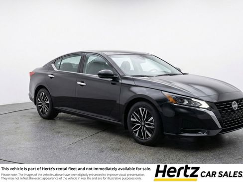 Used 2025 Nissan Altima 2.5 SV image 1