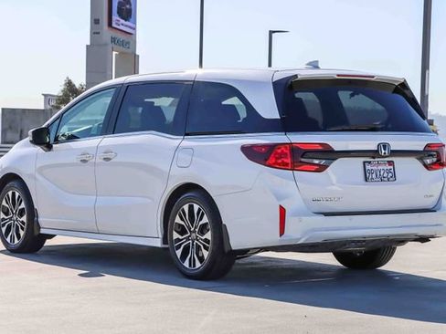Used 2025 Honda Odyssey Elite image 6