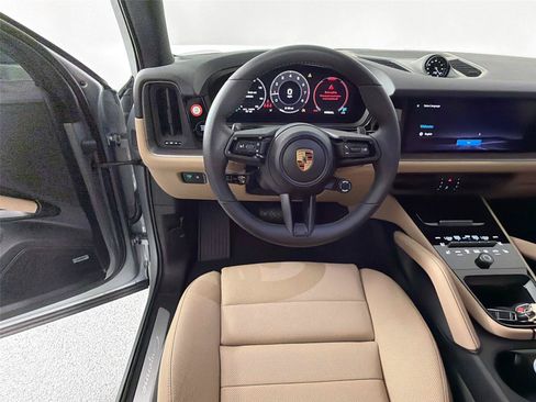 Certified 2026 Porsche Cayenne AWD/4WD image 17