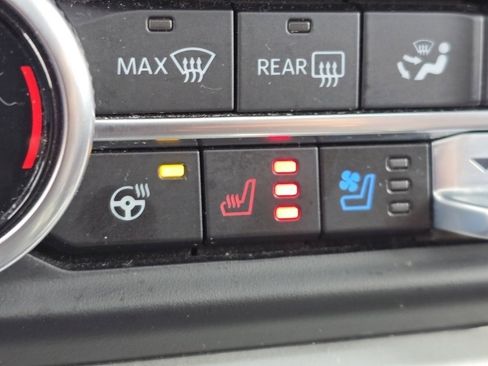 Used 2023 Ford Expedition Limited image 6