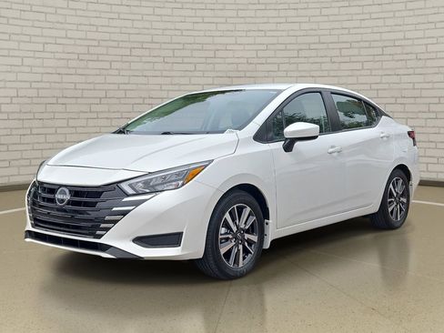 Used 2025 Nissan Versa SV w/ Trunk Package FWD image 1
