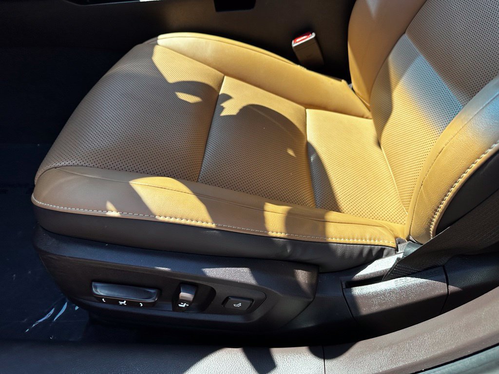 Used 2016 Lexus ES 350 w/ Premium Package w/Wood Trim FWD image 26