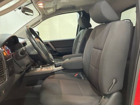 Used 2011 Nissan Titan SV w/ SV Value Truck Pkg image 11