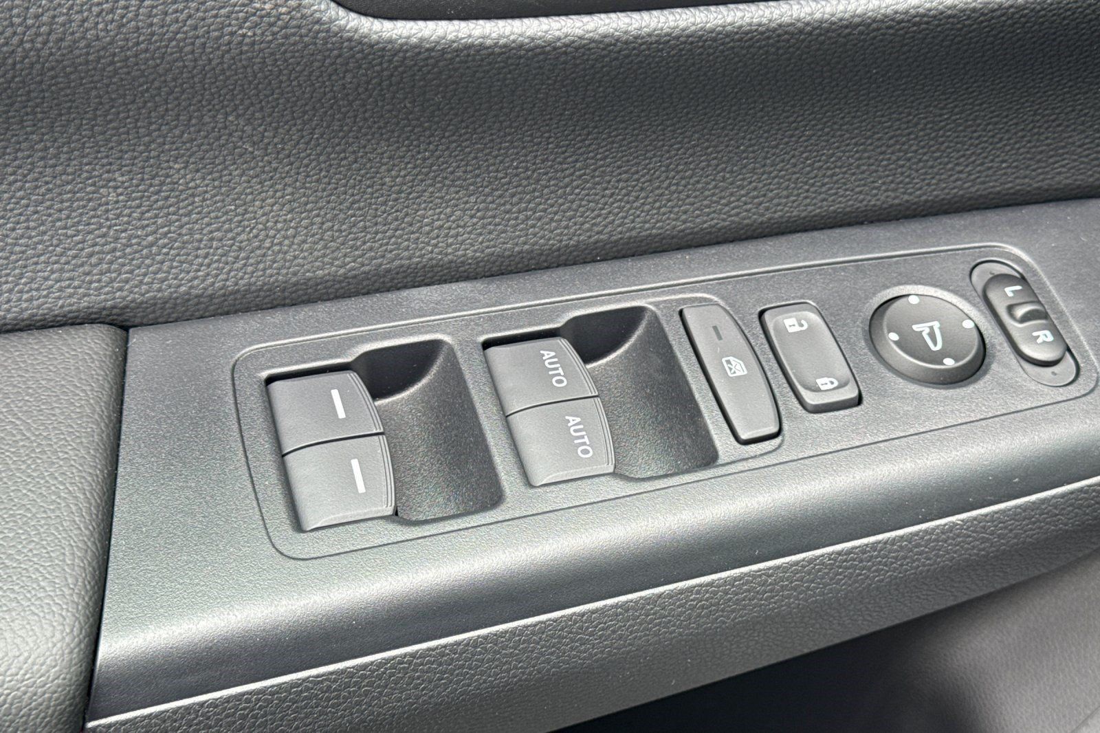 Used 2026 Honda CR-V Sport image 12