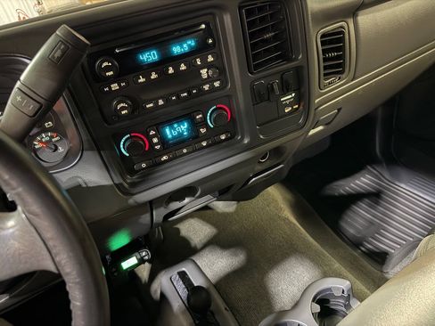 Used 2006 Chevrolet Silverado 2500 LT w/ Skid Plate Package AWD/4WD image 9