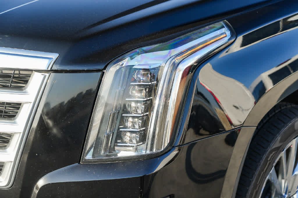 Used 2019 Cadillac Escalade ESV Premium Luxury RWD image 2