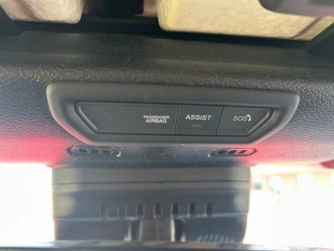 Used 2020 Jeep Wrangler Unlimited Sahara w/ Dual Top Group AWD/4WD image 33