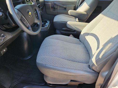 Used 2017 Chevrolet Express 3500 LT w/ LT Preferred Equipment Group RWD image 10