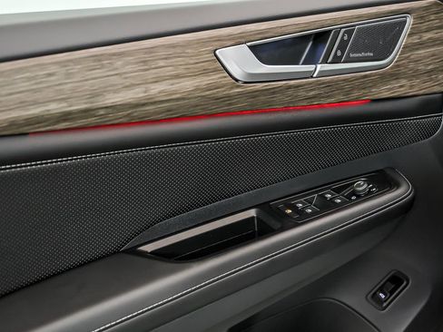 Used 2025 Volkswagen Atlas SEL Premium R-Line image 10