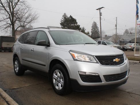 Used 2017 Chevrolet Traverse LS image 3