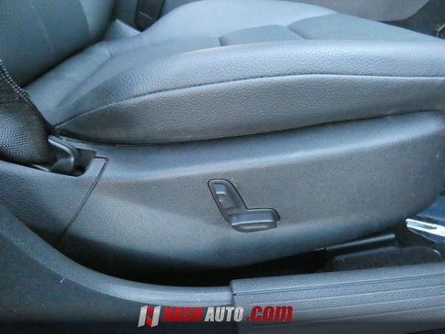 Used 2009 Mercedes-Benz C 300 Sedan image 25