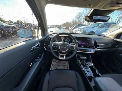 Used 2025 Kia Sportage EX image 16