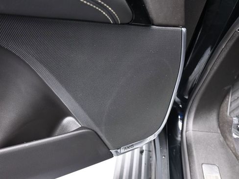 Used 2025 Cadillac Escalade ESV Sport w/ Touring Package image 15