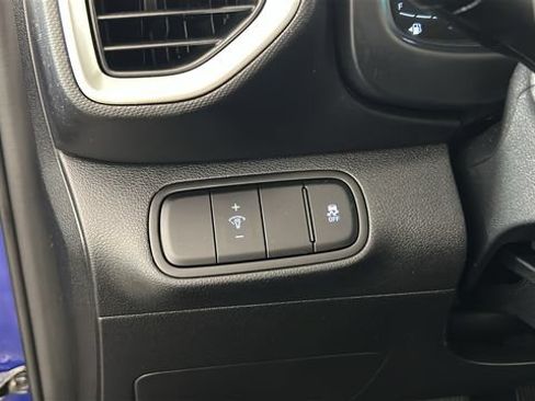 Certified 2025 Hyundai Venue SE FWD image 19
