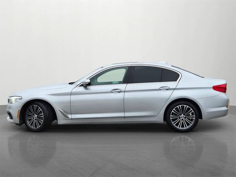 Used 2019 BMW 530i w/ Convenience Package image 3