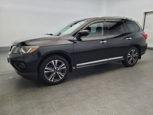 Used 2017 Nissan Pathfinder Platinum w/ Family Entertainment Package AWD/4WD image 2