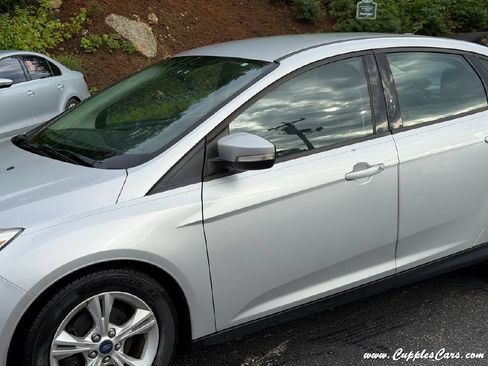 Used 2014 Ford Focus SE FWD image 24