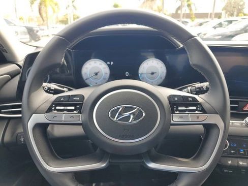 Certified 2023 Hyundai Elantra SEL w/ Convenience Package image 16