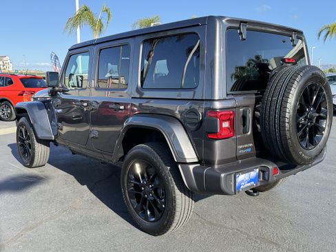 Used 2025 Jeep Wrangler Unlimited Sahara w/ Safety Group AWD/4WD image 7