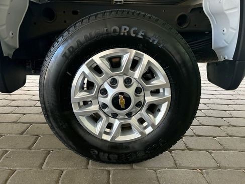 Used 2025 Chevrolet Silverado 2500 LT w/ Convenience Package image 45