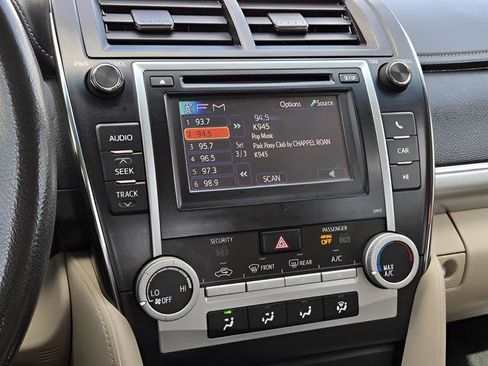 Used 2012 Toyota Camry LE image 12