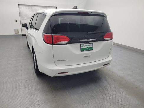 Used 2023 Chrysler Voyager LX FWD image 6