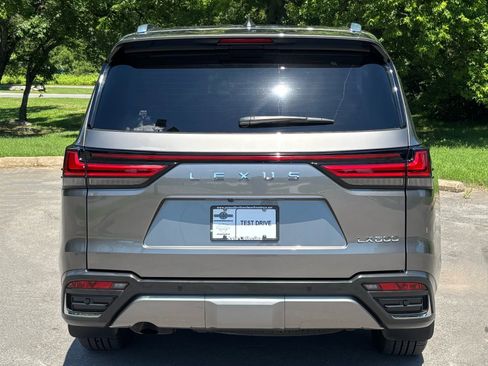 Used 2022 Lexus LX 600 4WD w/ Accessory Package (Z1) image 5