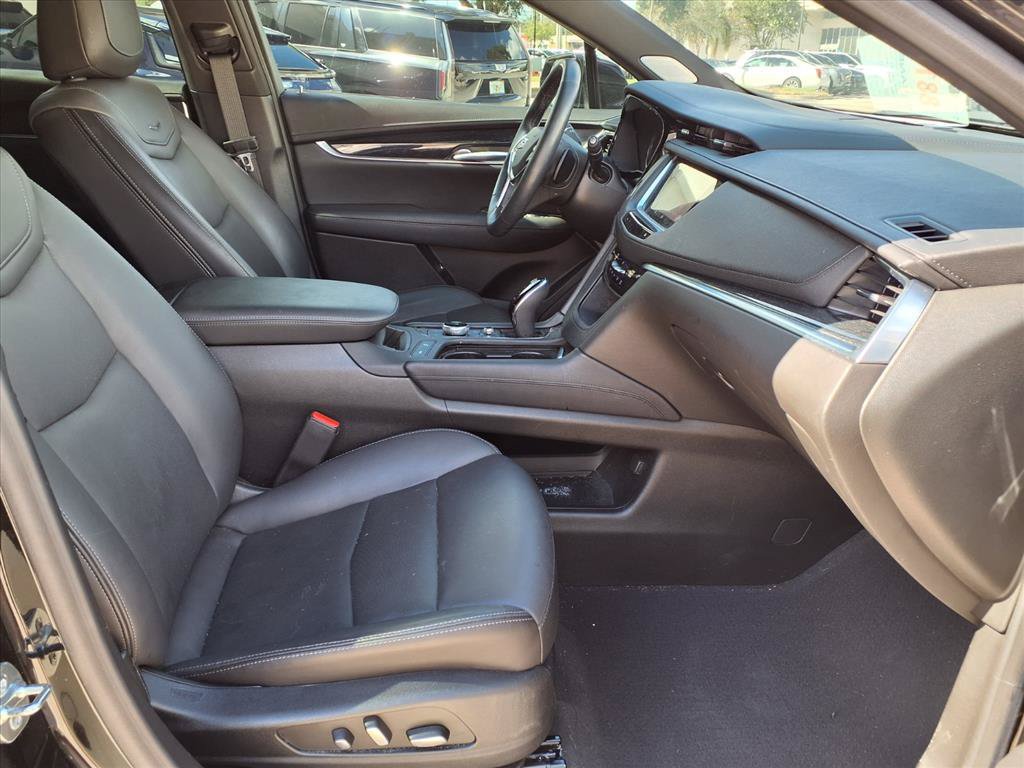 Used 2025 Cadillac XT5 Premium Luxury FWD image 9