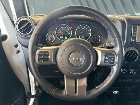 Used 2018 Jeep Wrangler Unlimited Sahara AWD/4WD image 14