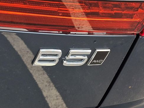 Used 2024 Volvo XC60 B5 Plus w/ Protection Package Premier AWD/4WD image 30