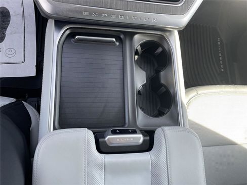 Used 2025 Ford Expedition Platinum w/ Platinum Ultimate Package AWD/4WD image 14