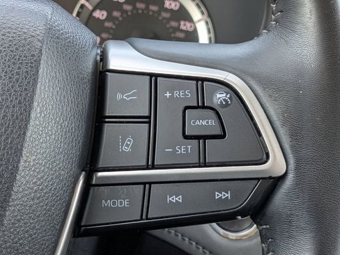 Used 2023 Toyota Highlander LE image 28