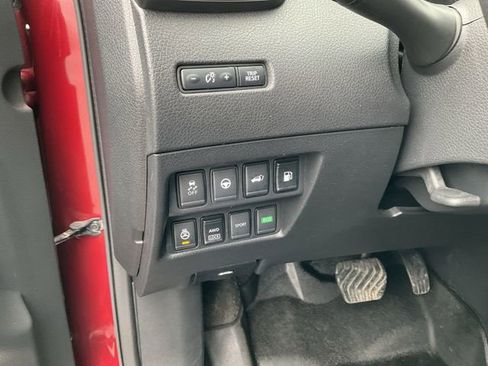 Used 2019 Nissan Rogue SV w/ Sun & Sound Touring Package image 18