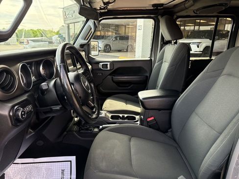 Used 2021 Jeep Gladiator Sport AWD/4WD image 17