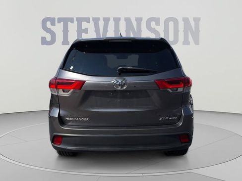 Used 2019 Toyota Highlander XLE AWD/4WD image 4