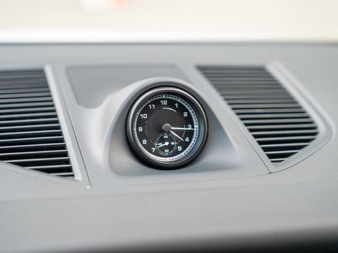 Certified 2025 Porsche Macan image 15