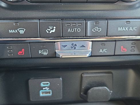 Certified 2022 Ford F150 XLT w/ Equipment Group 302A High image 20