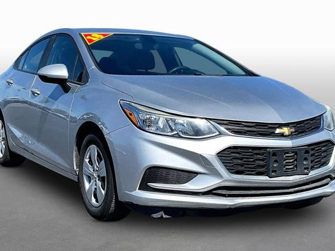 Used 2018 Chevrolet Cruze LS image 6