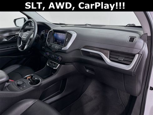 Used 2024 GMC Terrain SLT image 30