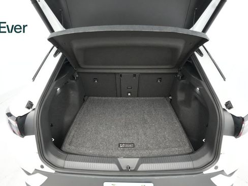 Used 2023 Volkswagen ID.4 Pro S AWD/4WD image 8